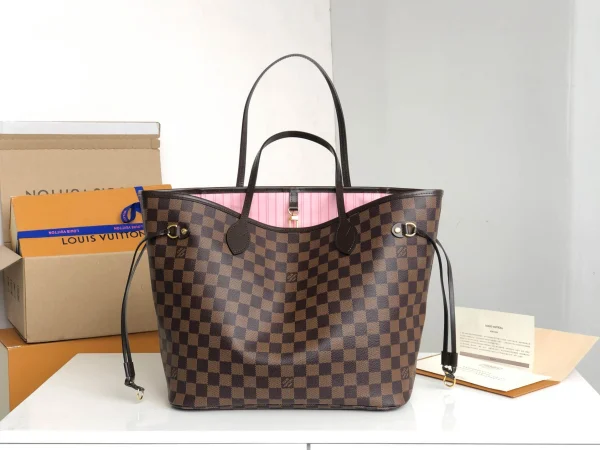 Louis Vuitton Size: 32*29*17cm
