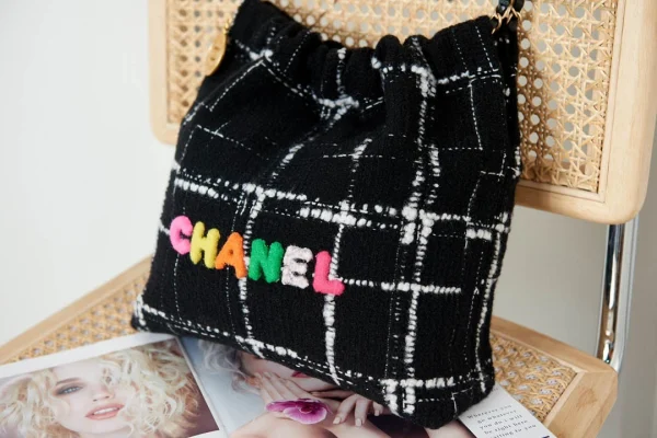Black and white Size: 35cm 39cm