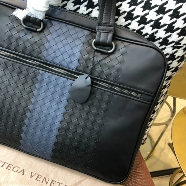 BV Briefcase Size: 38cm Black