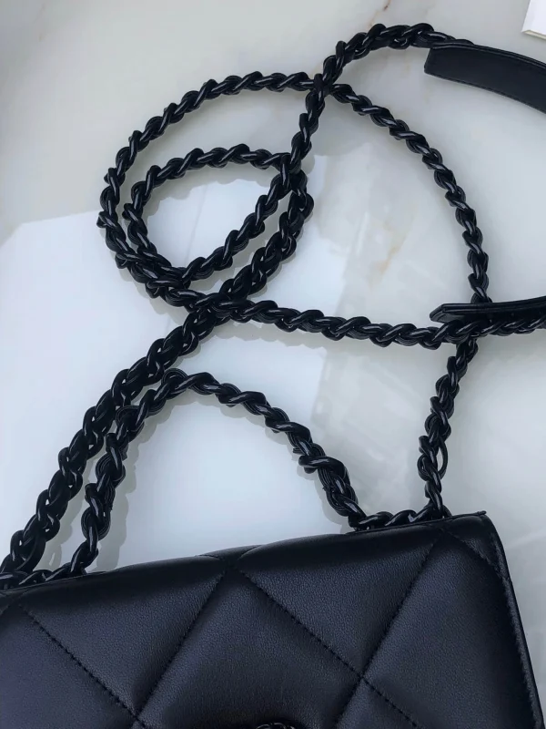 Brand: Chanel Model: 0957 Size: 19cmX11.5cmX7cm