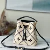 Louis Vuitton Size: 20 x 20 x 13 cm