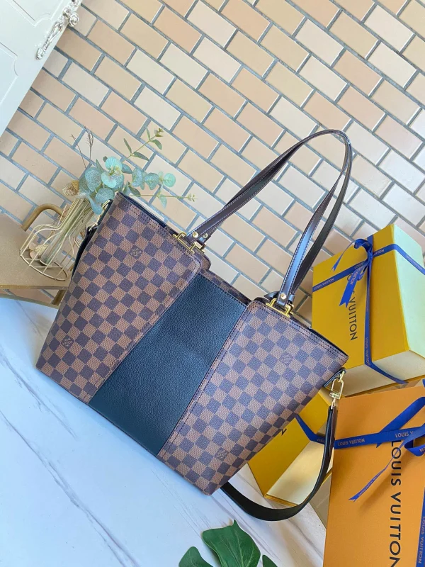 Louis Vuitton size£º28X28X14cm pocket 43cm