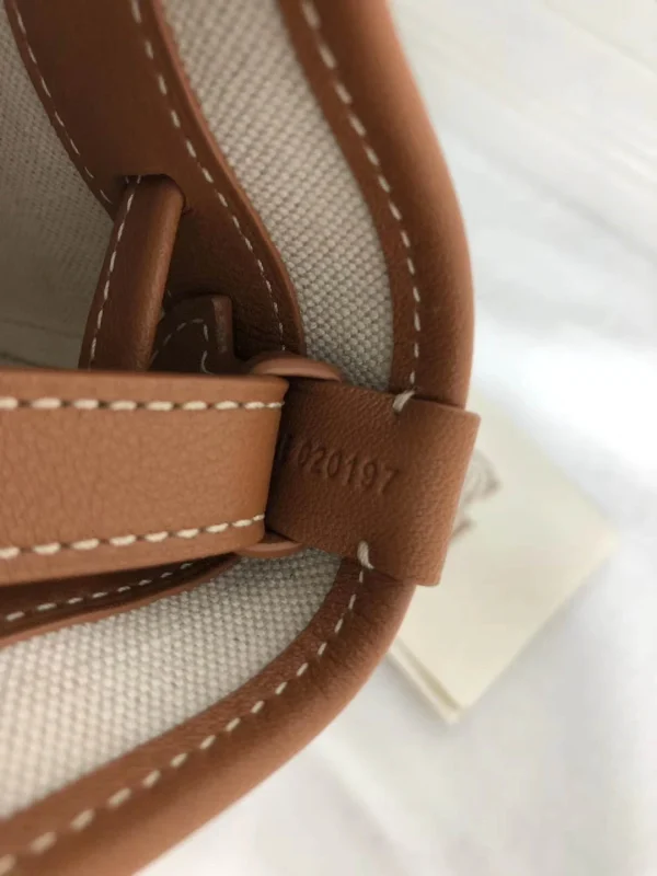 Goyard Shoulder Bucket Bag Size: 17.5*15*H 23cm