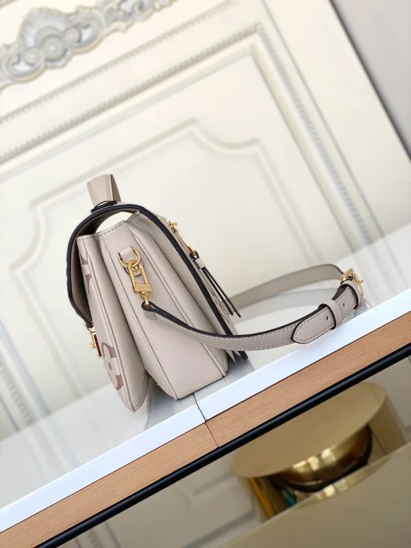 Louis Vuitton size: 25x19x7cm