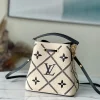 Louis Vuitton Size: 20 x 20 x 13 cm