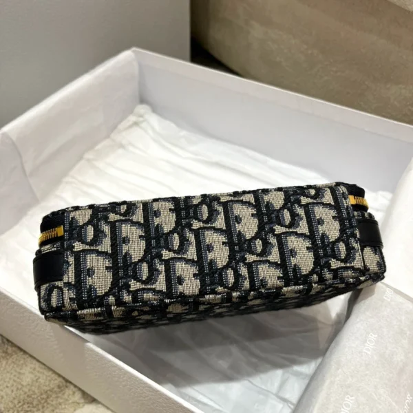 Autumn and winter old flower camera bag size:19*5*14cm