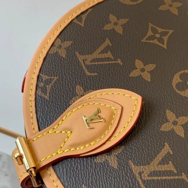 LV Model: M44860 Size 18*15*8cm