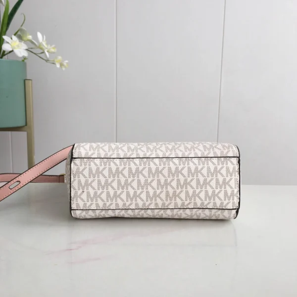 MK Sinclair Handbag Crossbody Model: 2113 Size 25m Height: 25m Width: 9*300
