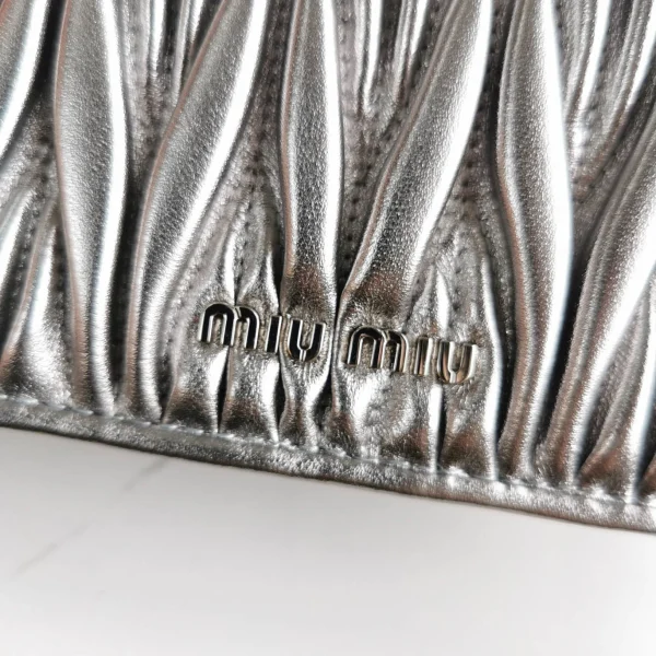 Matelasse Silver Grey Model: 5BD084 Length: 115cm size: 20 5.5 12