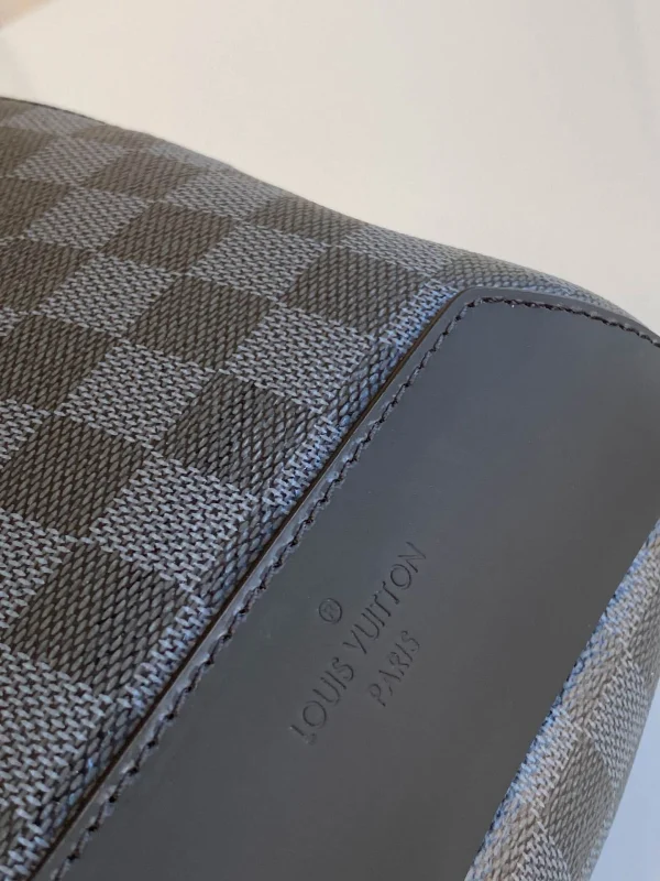 LV 20 x 31 x 10 cm