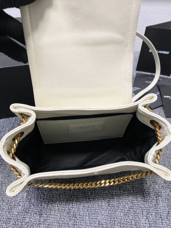 Lambskin Size: 18x13x6cm Code: 672838