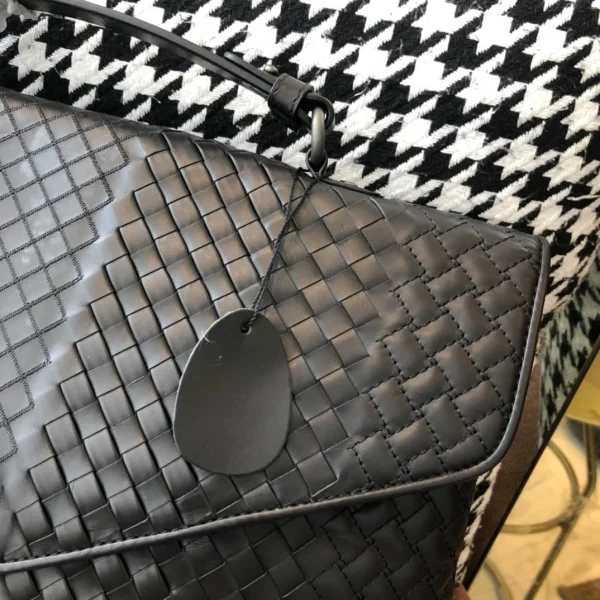 BV Briefcase Size: 40cm Black