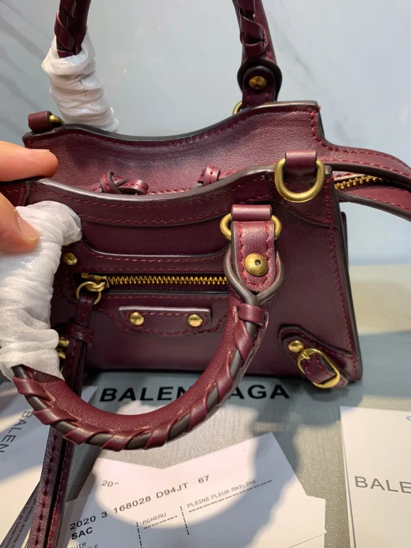 Burgundy Size: 18cm