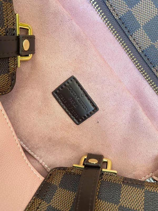 Louis Vuitton Size: 28X28X14cm Pocket 43cm