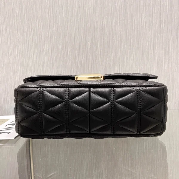 MK Sheepskin Bag Black Size: 25CmX16cmX8.5cm