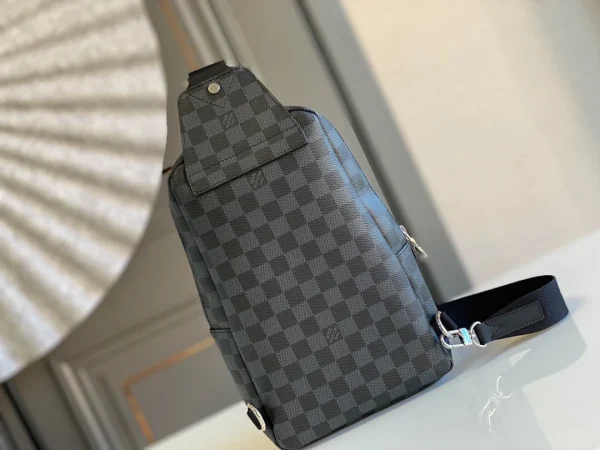 LV 20 x 31 x 10 cm