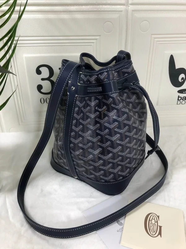 Goyard Shoulder Bucket Bag Size: 17.5*15*23cm