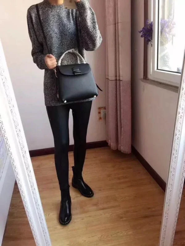 Calf leather bag Size:W25.5*H29*D10cm Code:400123