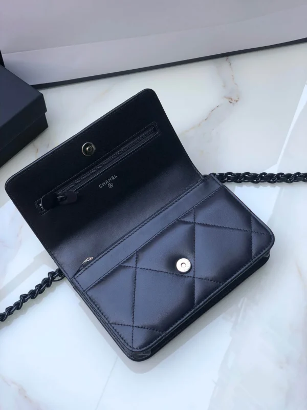Brand: Chanel Model: 0957 Size: 19cmX11.5cmX7cm