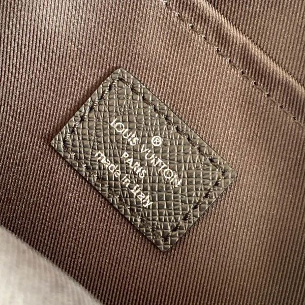 LV Model: M30233 Size:29.5x20x5cm