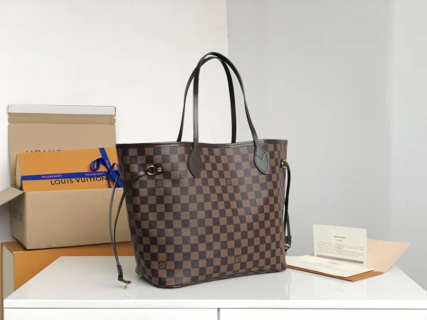 Louis Vuitton Size: 32*29*17cm