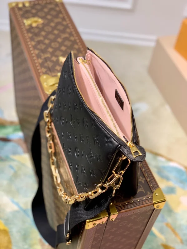 Louis Vuitton Item No.: M57790 Size: 26x20x12cm