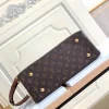 Louis Vuitton Size: 34.0 x 24.0 x 13.0 cm