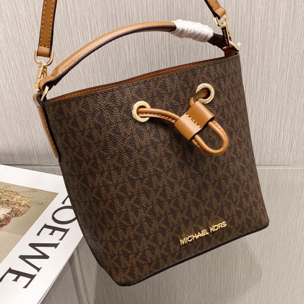 Mk Size:18cmx18cmx10cm