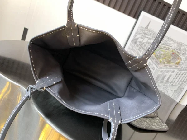 Anjou Mini Bag Size: 20x10x20cm