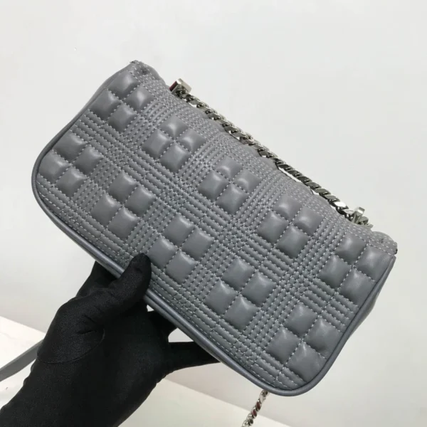 Lola bag Size:W23 x H13 x D6cm Code:650678
