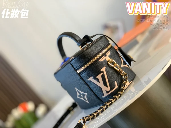 Louis Vuitton Size: 19*13*11cm