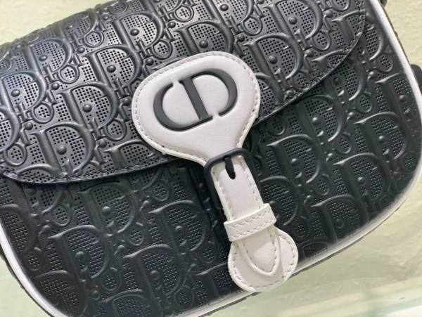 Bobby Clutch Size: 22cm