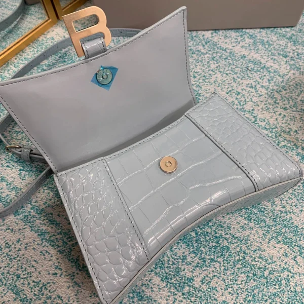 Hourglass bag model: 8896 small: 19x8x21cm