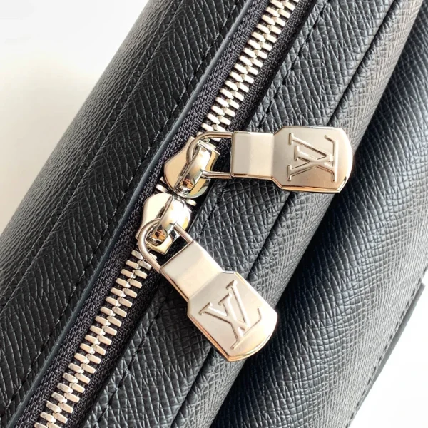 LV Model: M30233 Size:29.5x20x5cm
