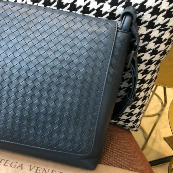BV Briefcase Size: 32cm Blue