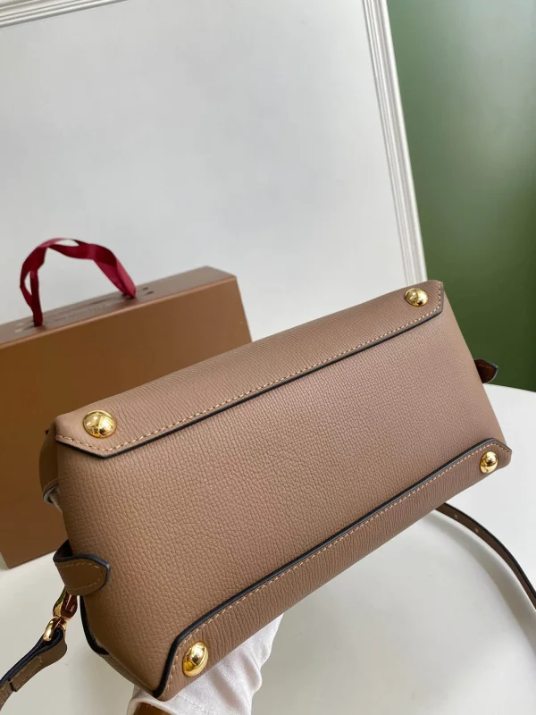 Calfskin bag Size:W25.5*H29*D10cm Code:400123
