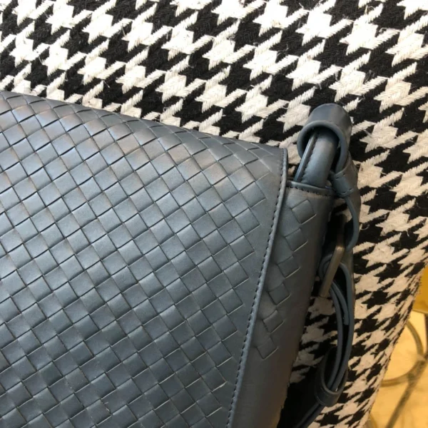 BV Briefcase Size: 32cm Blue