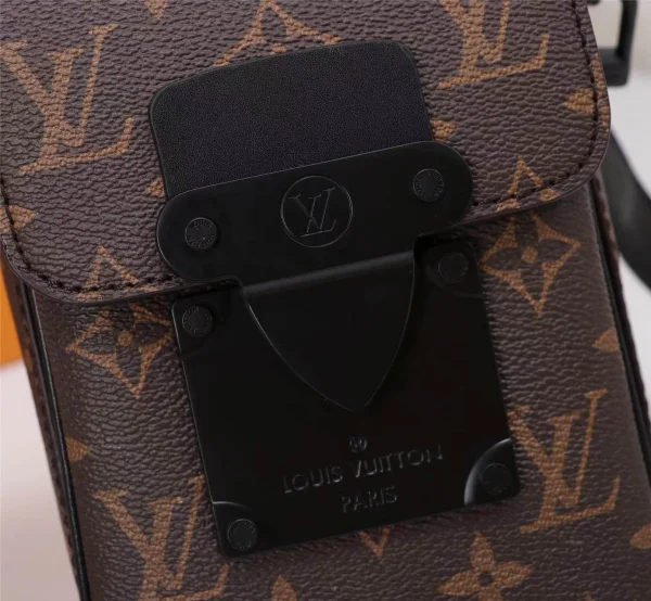 Louis Vuitton Model No. 69405 Size: 15x17x8 cm