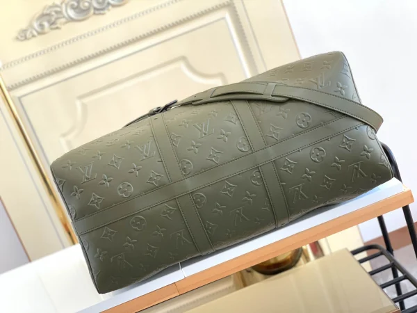 Louis Vuitton Travel bag Size: 50 x 29 x 23 cm
