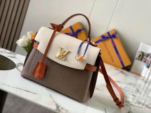 Louis Vuitton Size: 28*20*11.5cm