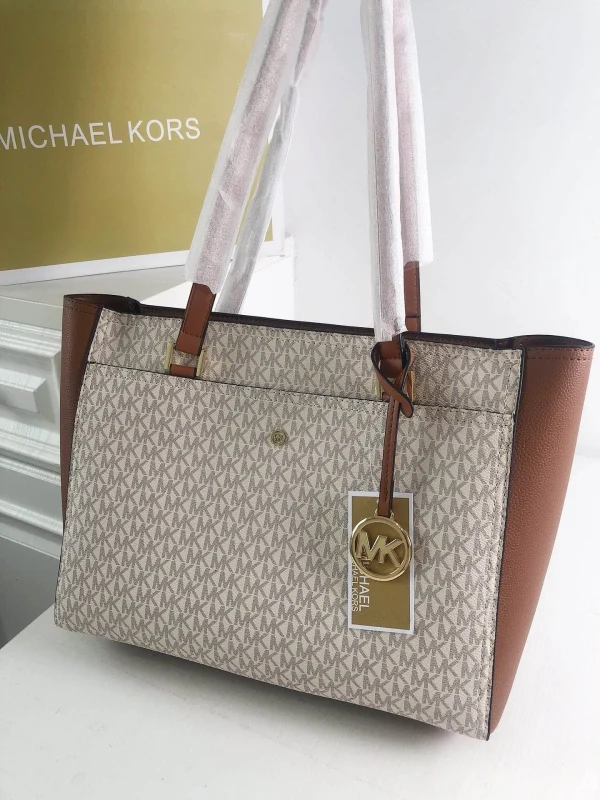 MK Shoulder Bag Black L: 26 H: 32 W: 13