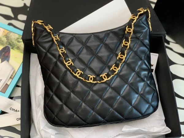 Black Sheepskin Size: 26*30*7*cm