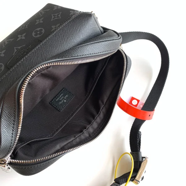 LV Model: M30233 Size:29.5x20x5cm
