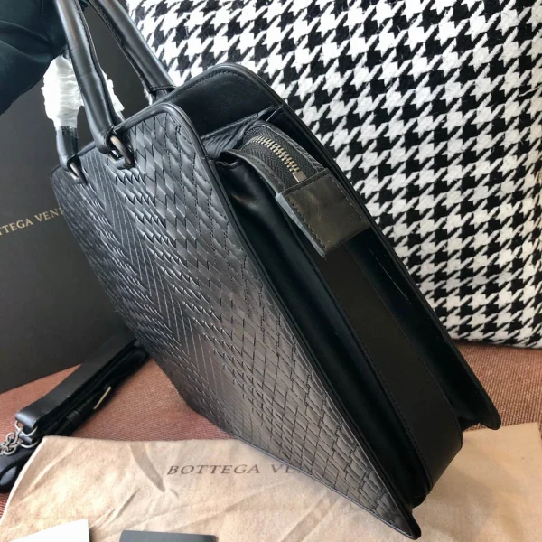 BV Briefcase Size: 39cm Black