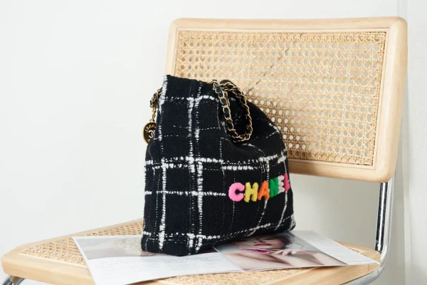 Black and white Size: 35cm 39cm
