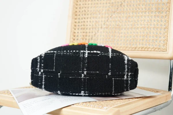 Black and white Size: 35cm 39cm