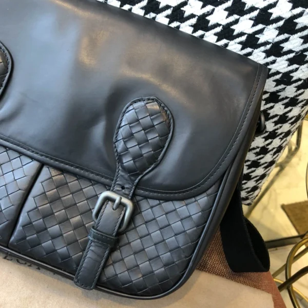 BV Briefcase Size: 32cm Black