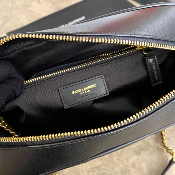 Saint Laurent Shoulder slant bag Size: 28x17x8.5cm Code: 671691