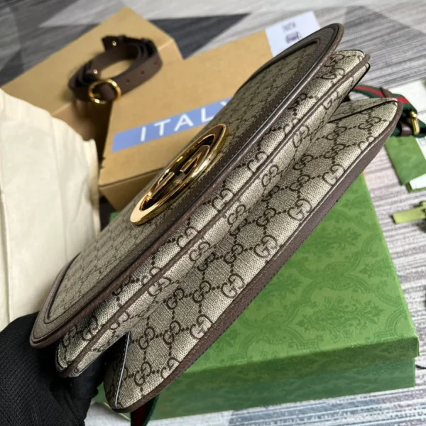 Model: 699210 Size: 29 x 22 x 7 cm