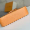 Louis Vuitton Size: 25 x 15 x 8 cm